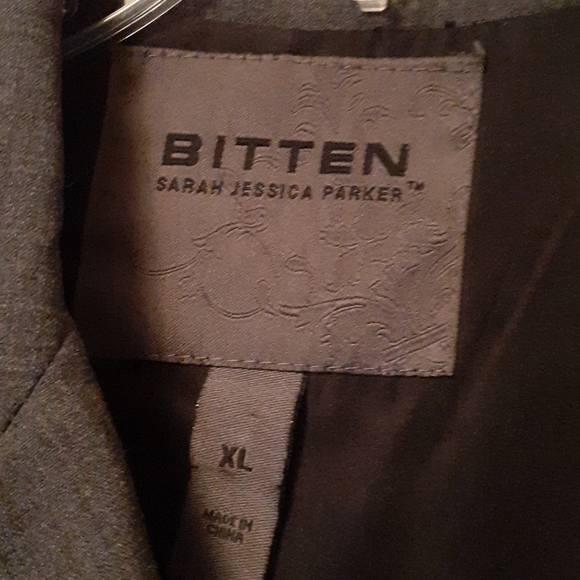 Blazer - Picture 2 of 2